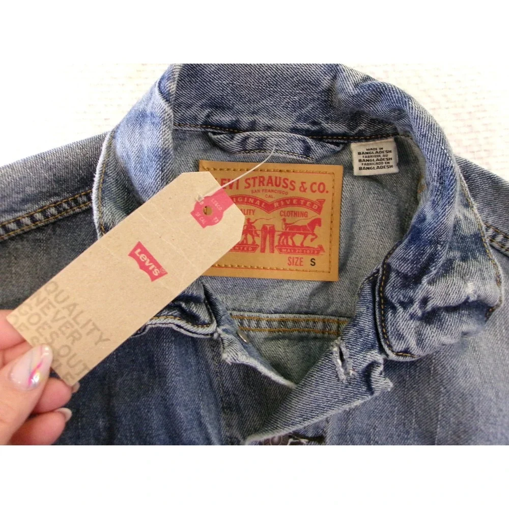 NWT Levi's Mens S Denim Trucker Jacket Blue Light‎ Wash Button Up
